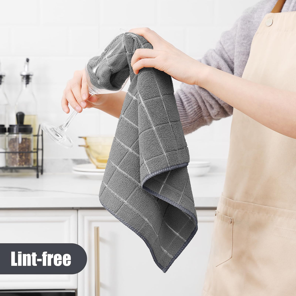 Homaxy microfiber towels deliver strong lint-free performance during cleanup.
