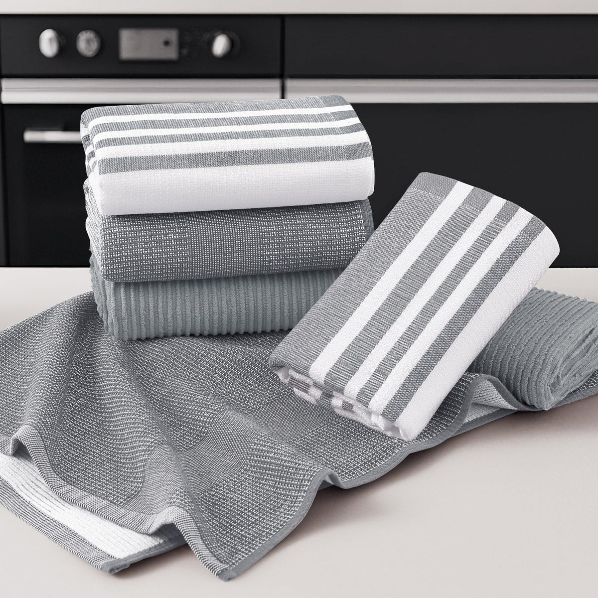 Durable Homaxy cotton towels withstand frequent washing without fading.