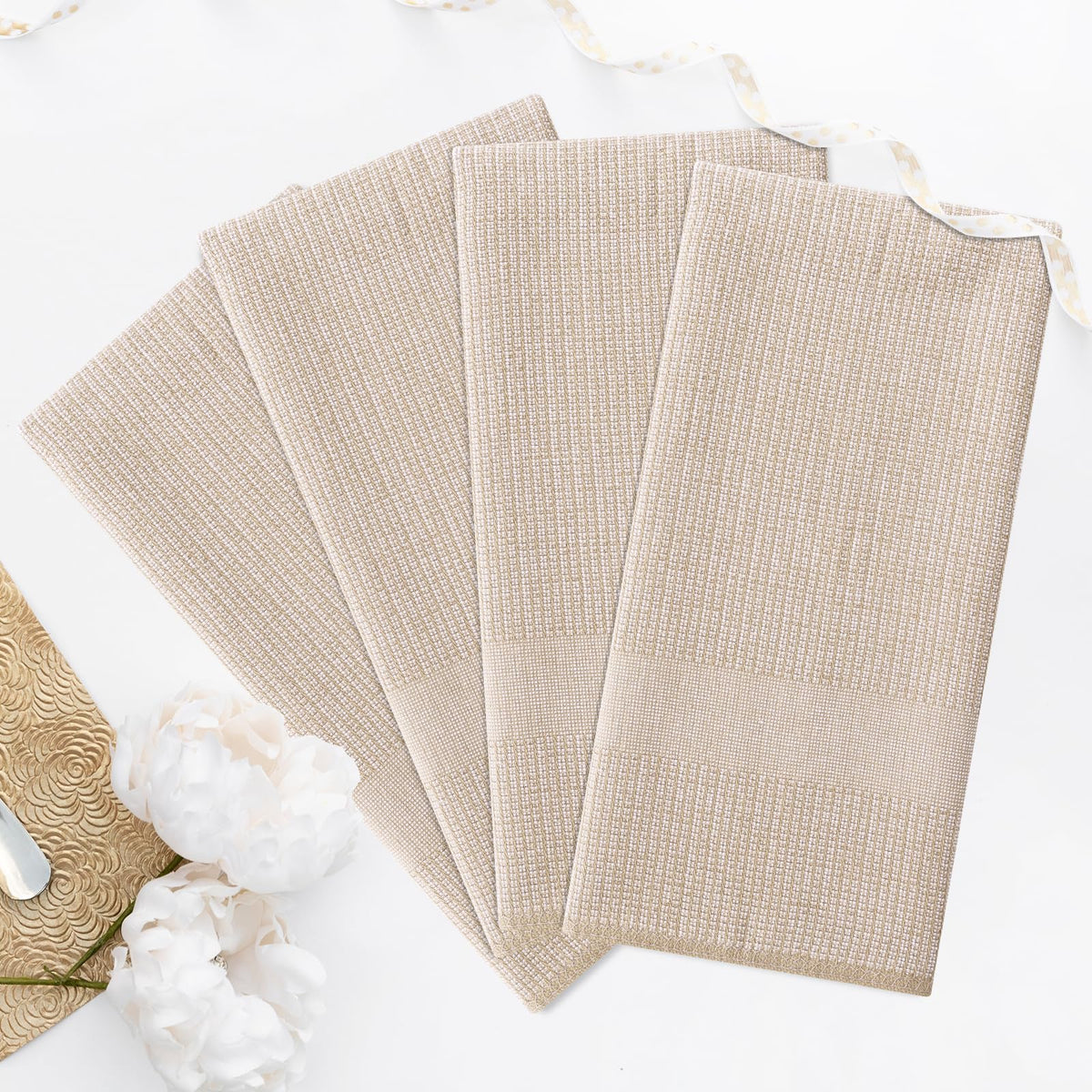 Homaxy towels withstand repeated washing while preserving color.