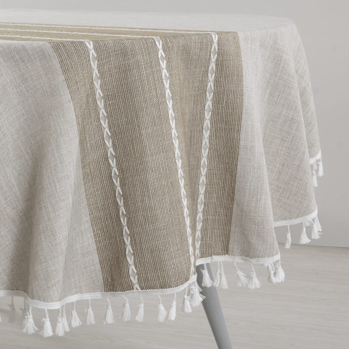 HOMBYS soft microfiber tablecloth provides a plush feel for family dinners.