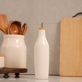 HOMCDALY oil cruet with bamboo cap and stainless spout enhances kitchen decor.
