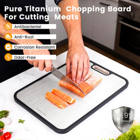 Homcookit non-slip edge keeps the board steady while chopping.