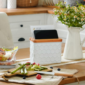HOME PALETTE wooden grooved lid adds rustic style on display