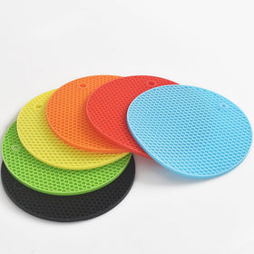 HomEdge trivet with hanging hole for simple storage