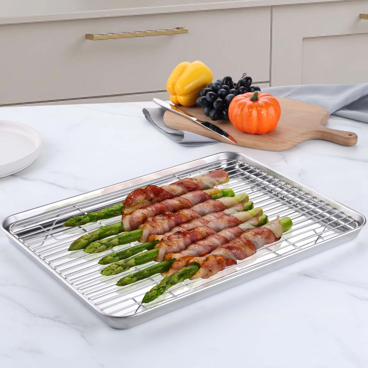 Homikit oven roasting pan with cooling rack promotes stable placement.