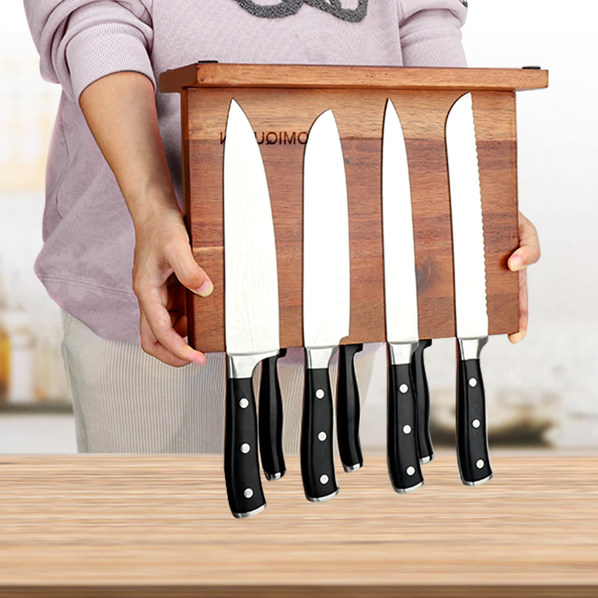 Homiqueen holds up to 12 knives for organized counter space