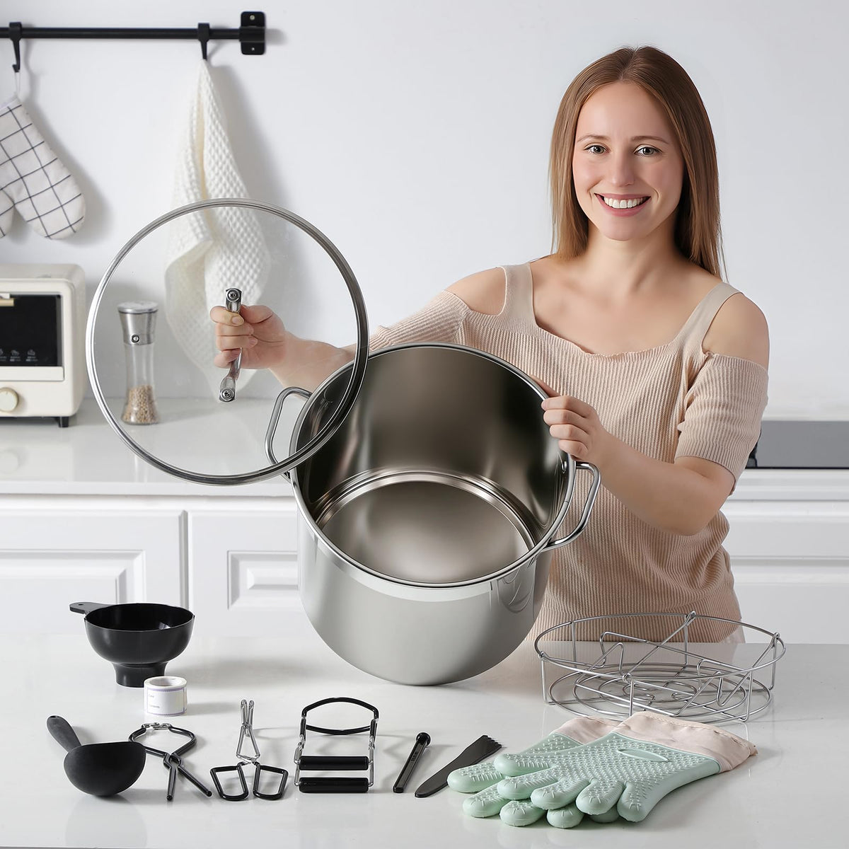 HOMKULA foldable rack enables compact storage in small kitchens