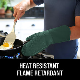 HOMWE BPA-free silicone mitt remains waterproof for steam-free cooking