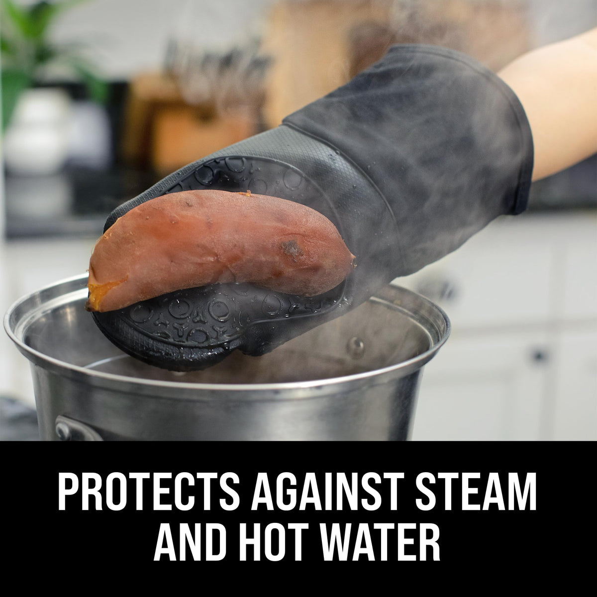 HOMWE mitts close-up showing textured non-slip grip for secure handling