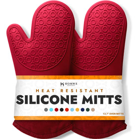 HOMWE Empire Red oven mitt with extended cuff protects hands during hot pan transfers.