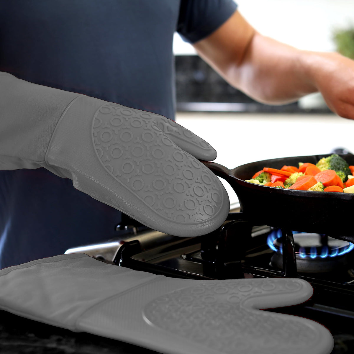 HOMWE gray color and durable silicone stand up to rugged kitchen use.