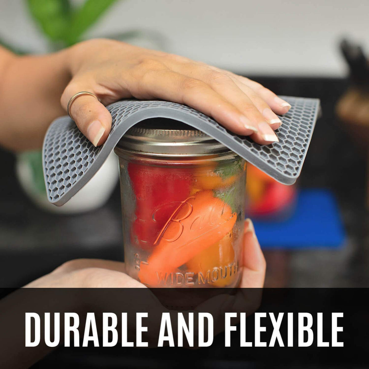 HOMWE heat-resistant trivets protect countertops from high heat.