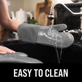 HOMWE oven mitts are machine-washable for easy cleaning.