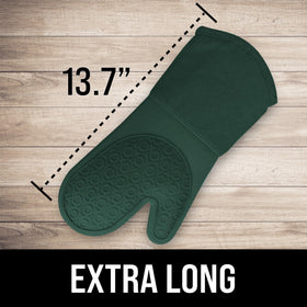 HOMWE oven mitt demonstrates extended 13.7-inch length protecting hands