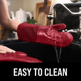 HOMWE oven mitt is machine washable for easy cleanup.