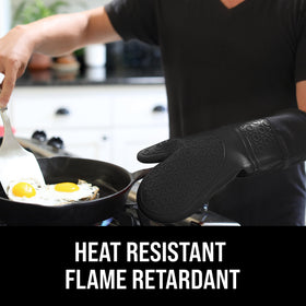 HOMWE oven mitt features a non-slip textured palm for secure gripping.