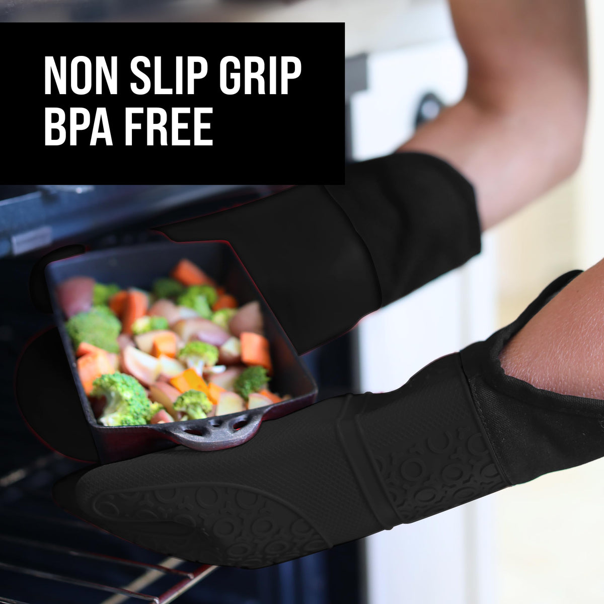 HOMWE oven mitt with soft quilted cotton lining for comfortable extended use.