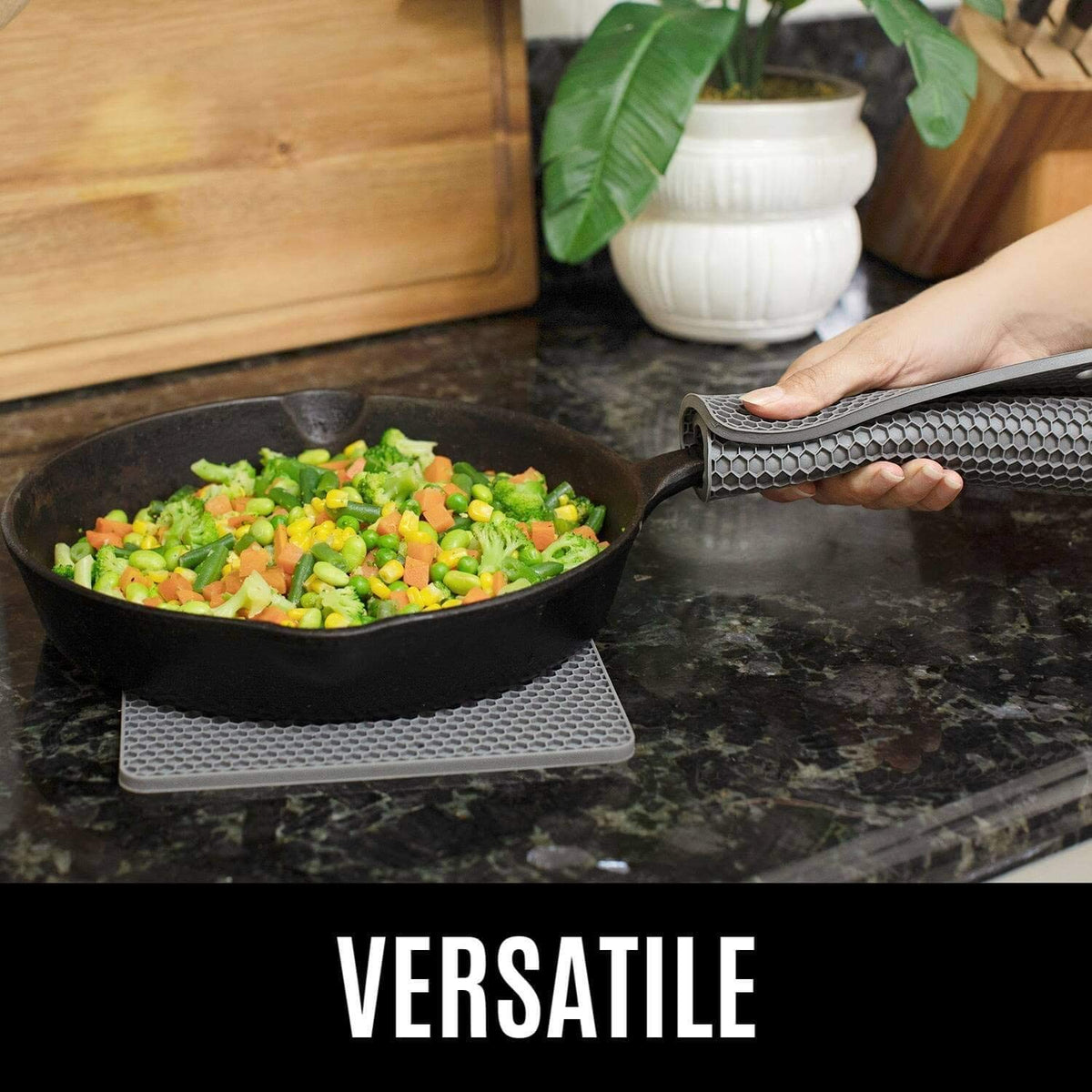 HOMWE silicone oven mitts shown with 13.7-inch length for extended coverage.