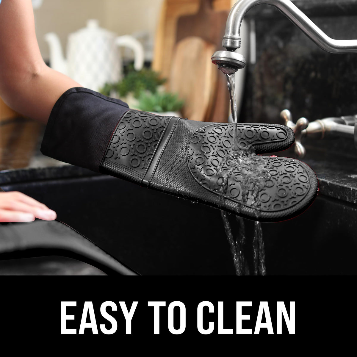 HOMWE silicone construction resists stains and tears for long-lasting durability.