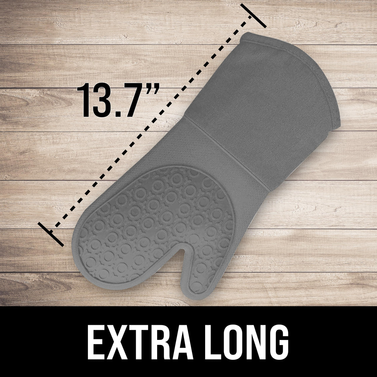 HOMWE steam-resistant mitts keep hands dry when lifting hot pans.