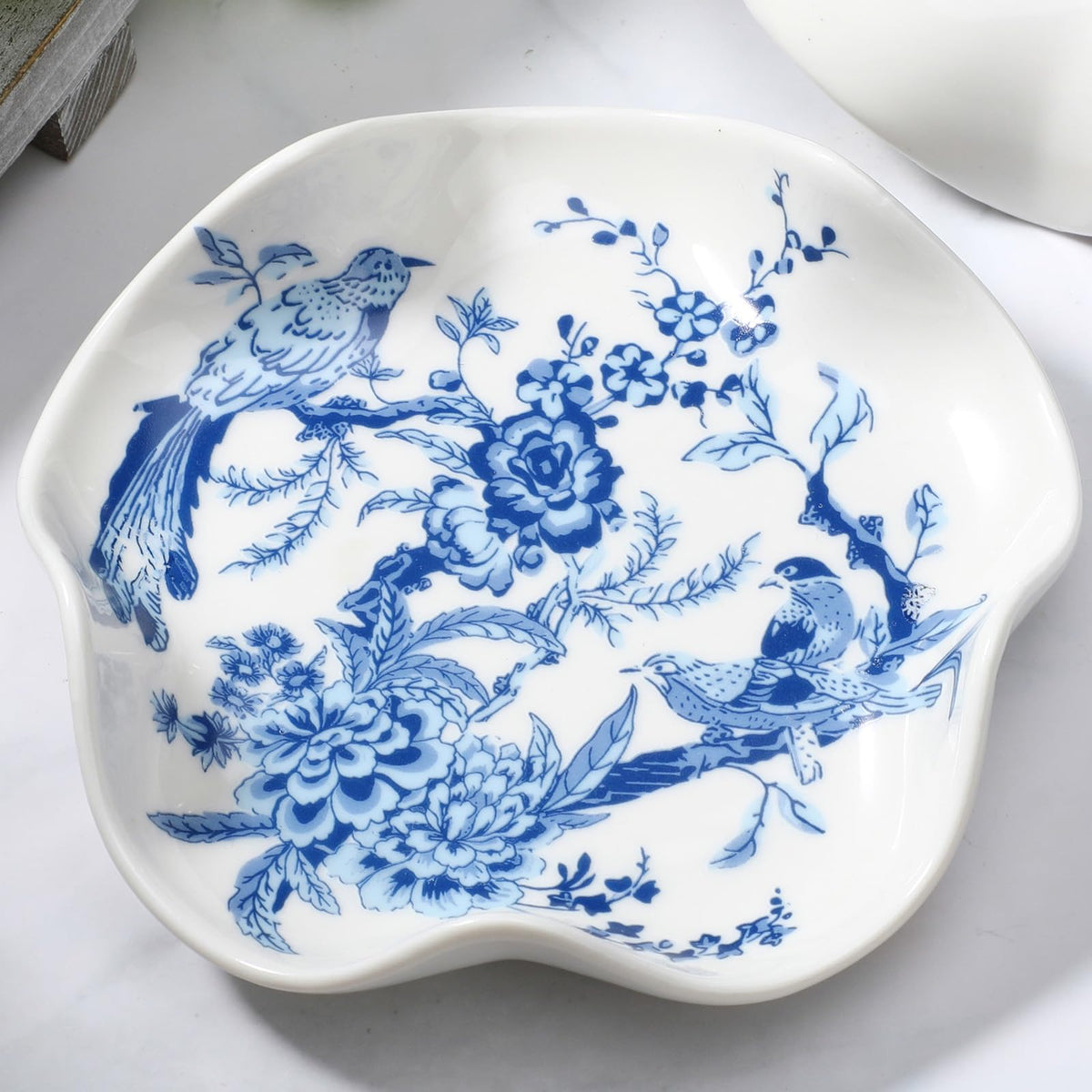 Honeydak chinoiserie floral spoon rest in blue and white keeps countertops neat and stylish