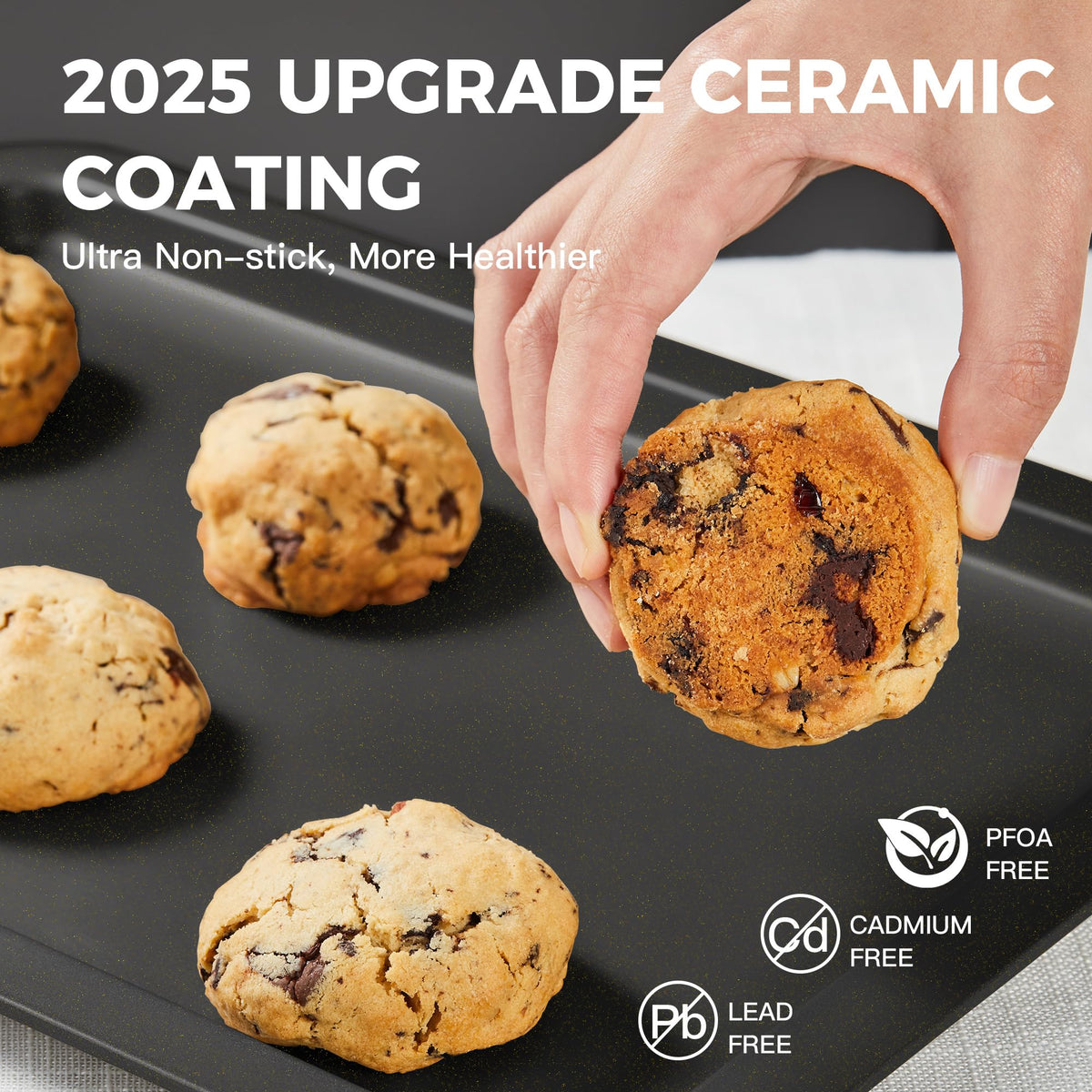 HONGBAKE baking sheets with wide grip design simplify handling.