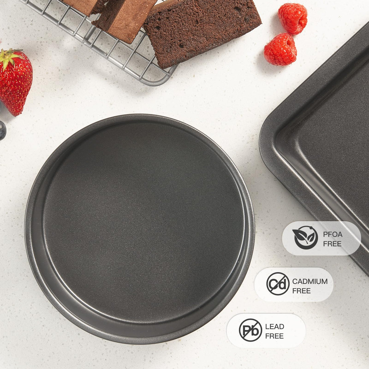 HONGBAKE easy-clean nonstick surface reduces scrubbing after baking