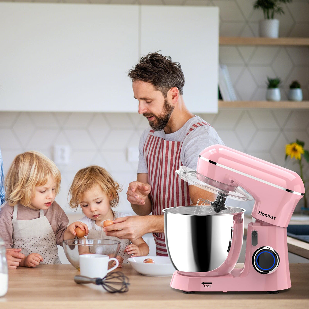 Honinst anti-slip feet keep the mixer stable on busy countertops.