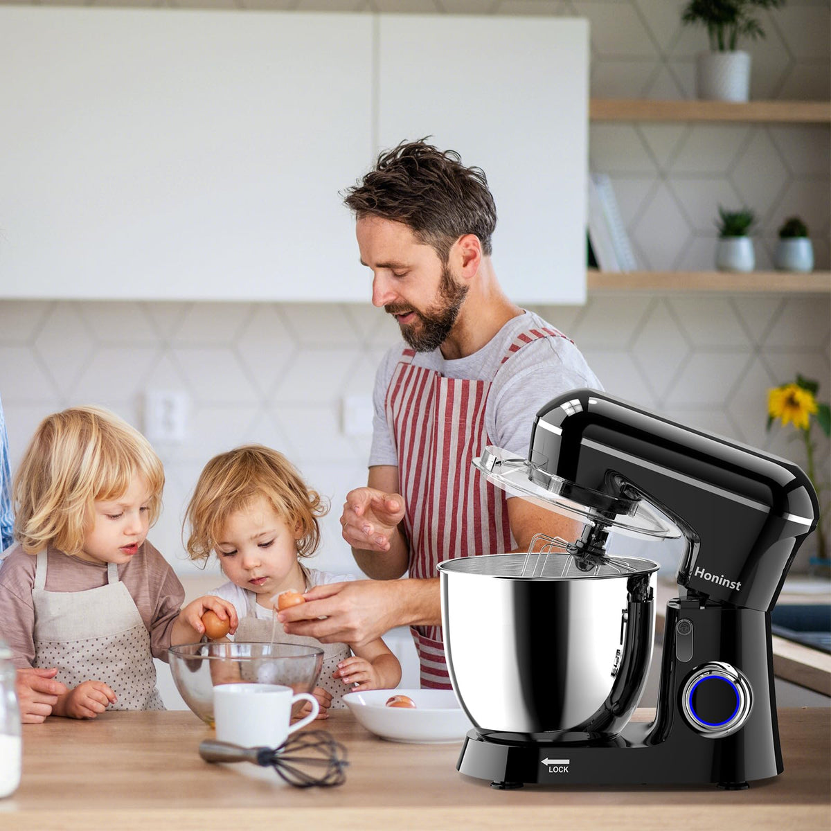 Honinst splash cover keeps ingredients and counters clean during mixing.
