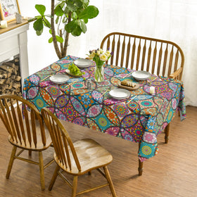 Horaldaily bohemia pattern adds chic decor to casual dinners.