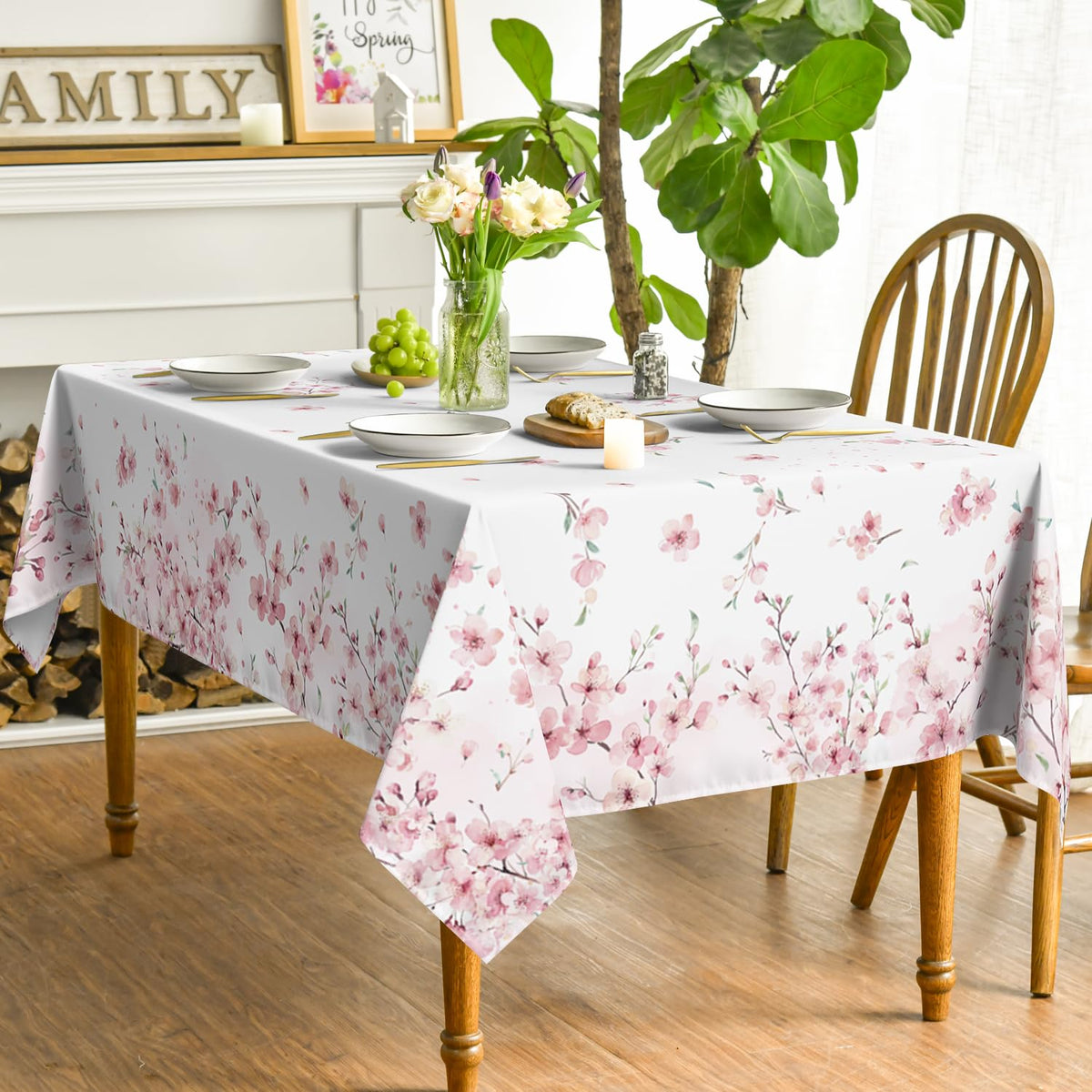 Horaldaily table setting shows festive dining for parties and picnics.