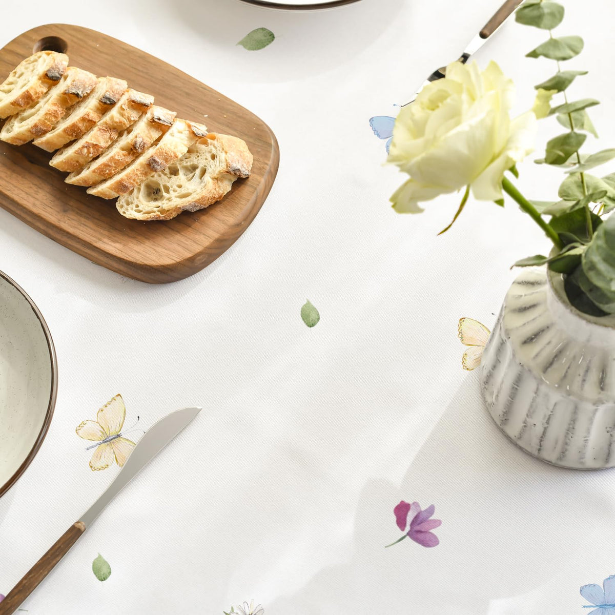 Horaldaily durable 100% polyester tablecloth resists wear and sun fading.