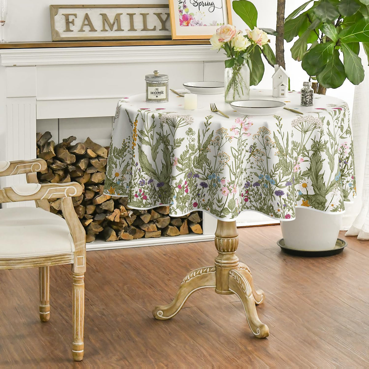 Horaldaily easy-care polyester tablecloth stays bright after washing.