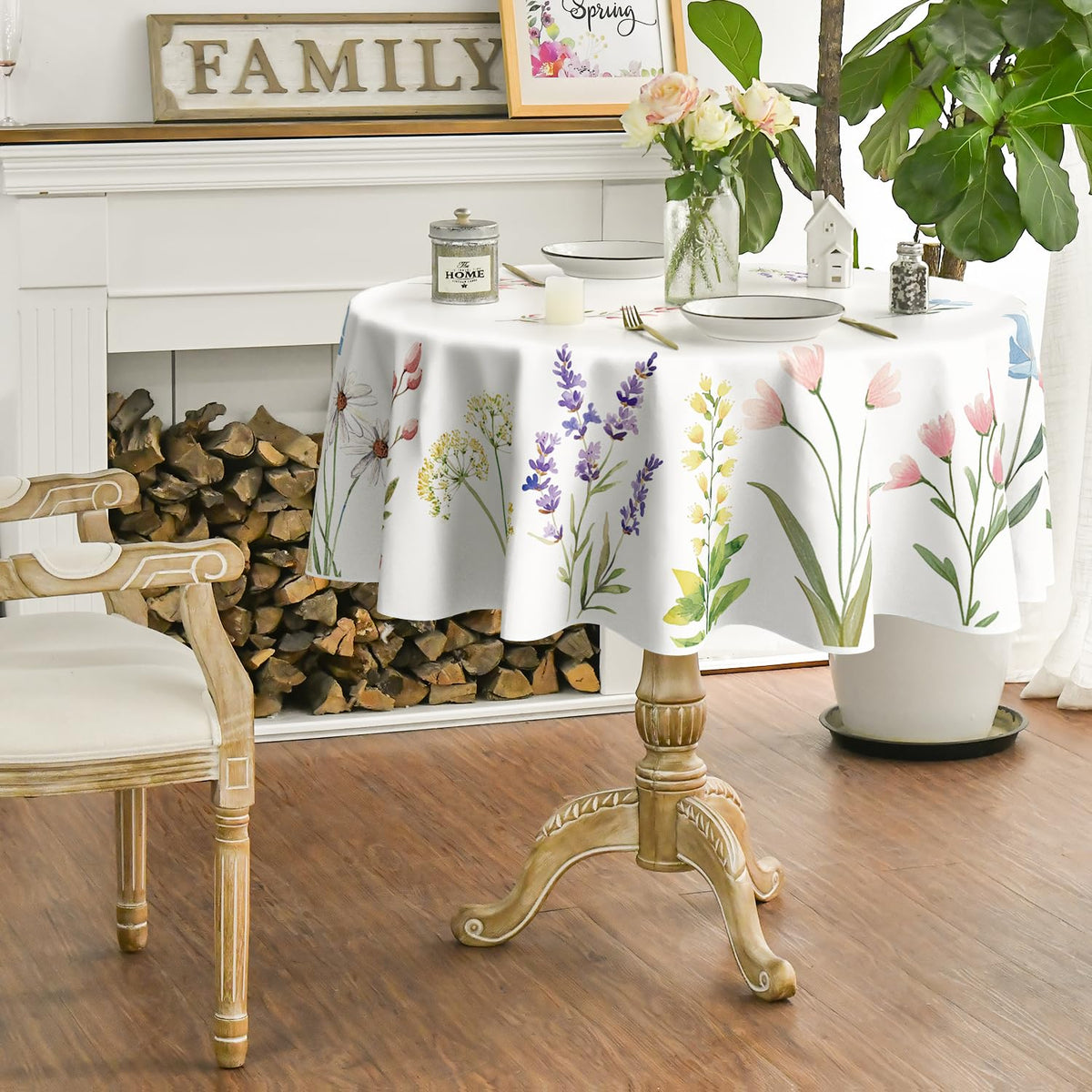 Horaldaily machine-washable polyester tablecloth for easy cleanup.