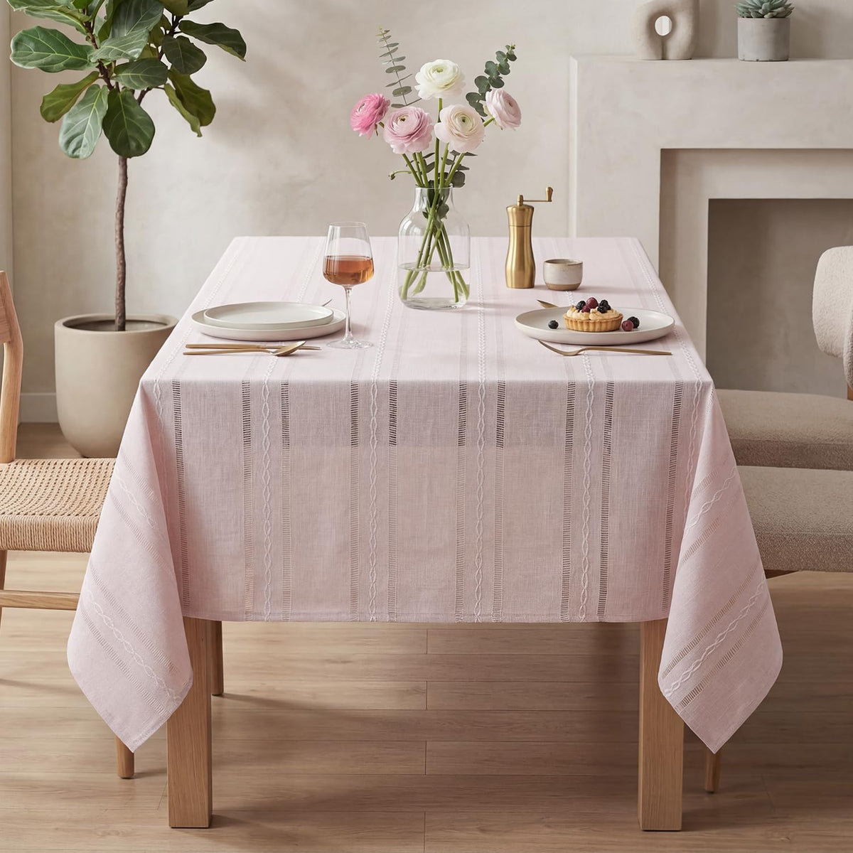 Horaldaily machine-washable tablecloth ready for cleaning