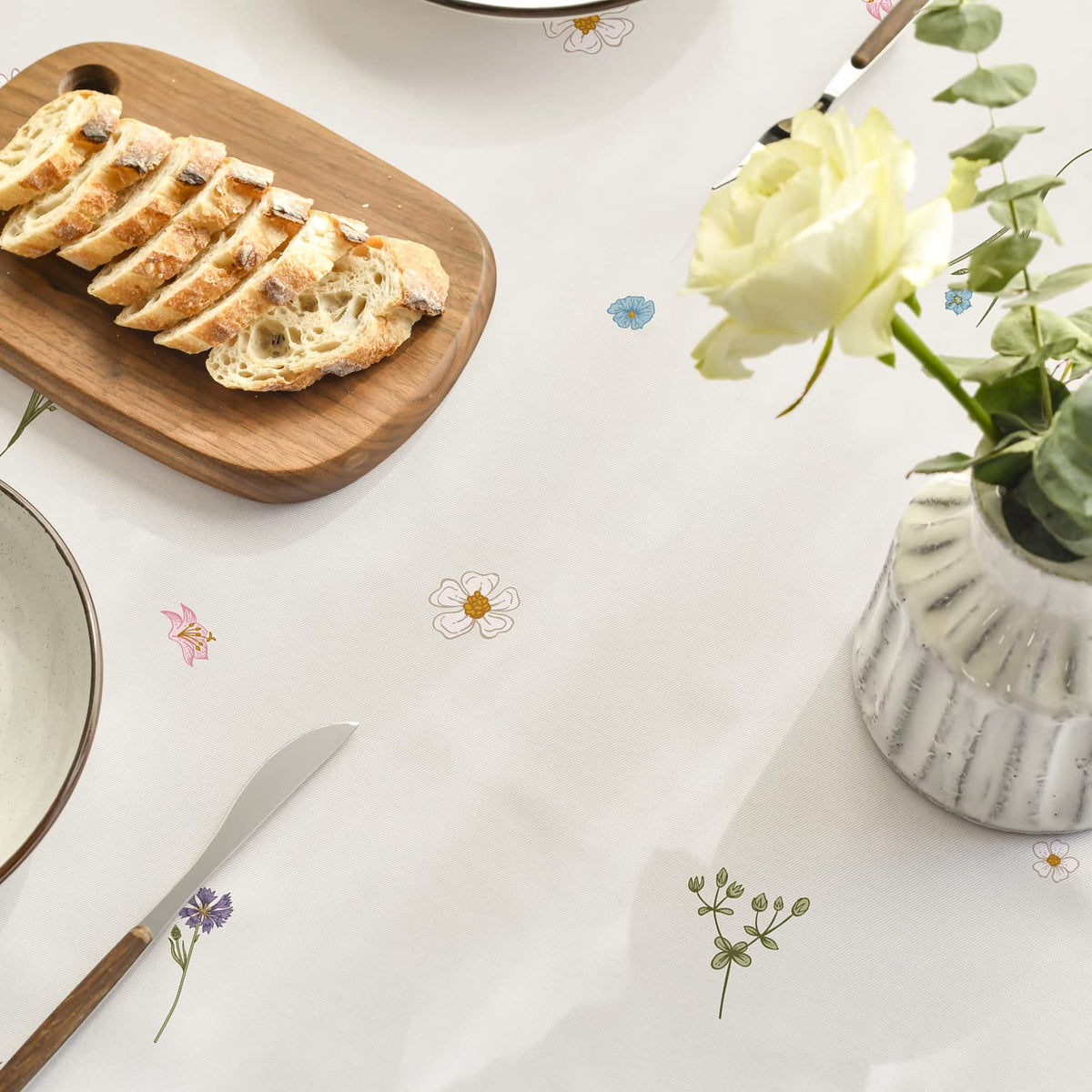 Horaldaily party-ready tablecloth elevating decor with wild flowers motif
