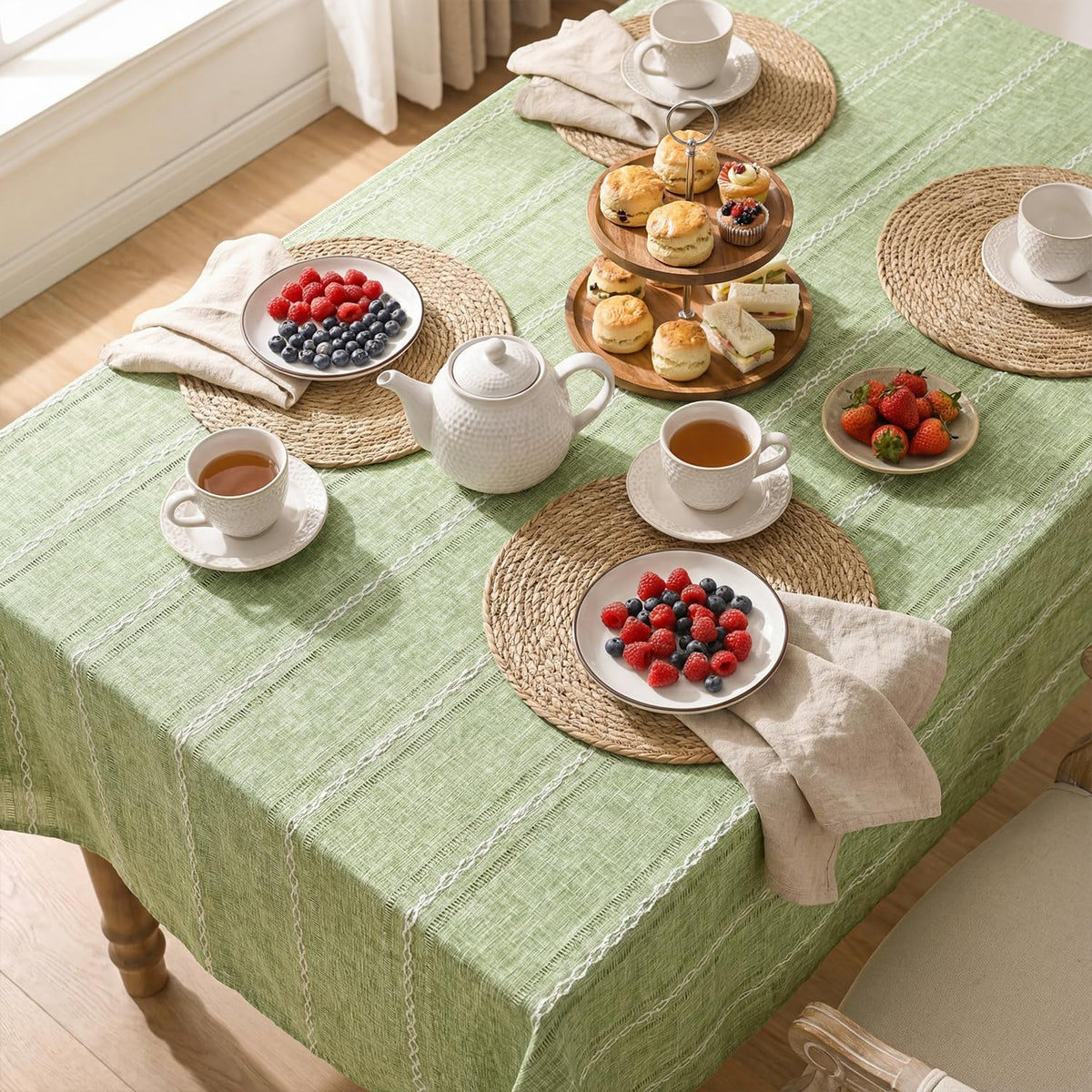 Fabric close-up of Horaldaily tablecloth highlighting durable polyester-cotton blend texture