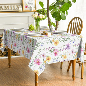 Table setting with Horaldaily tablecloth creating festive dining decor