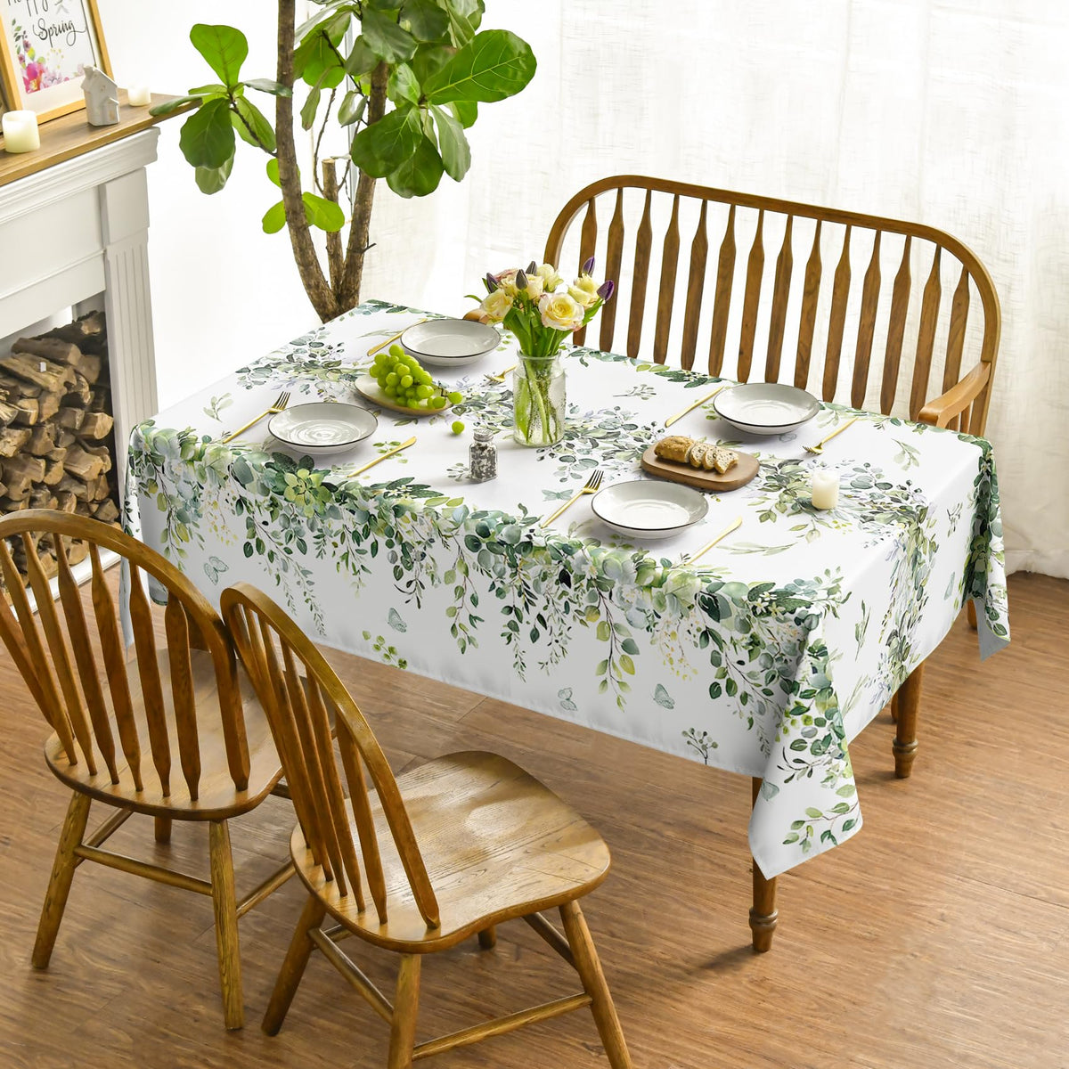 Horaldaily tablecloth on dining table creates festive party ambiance.