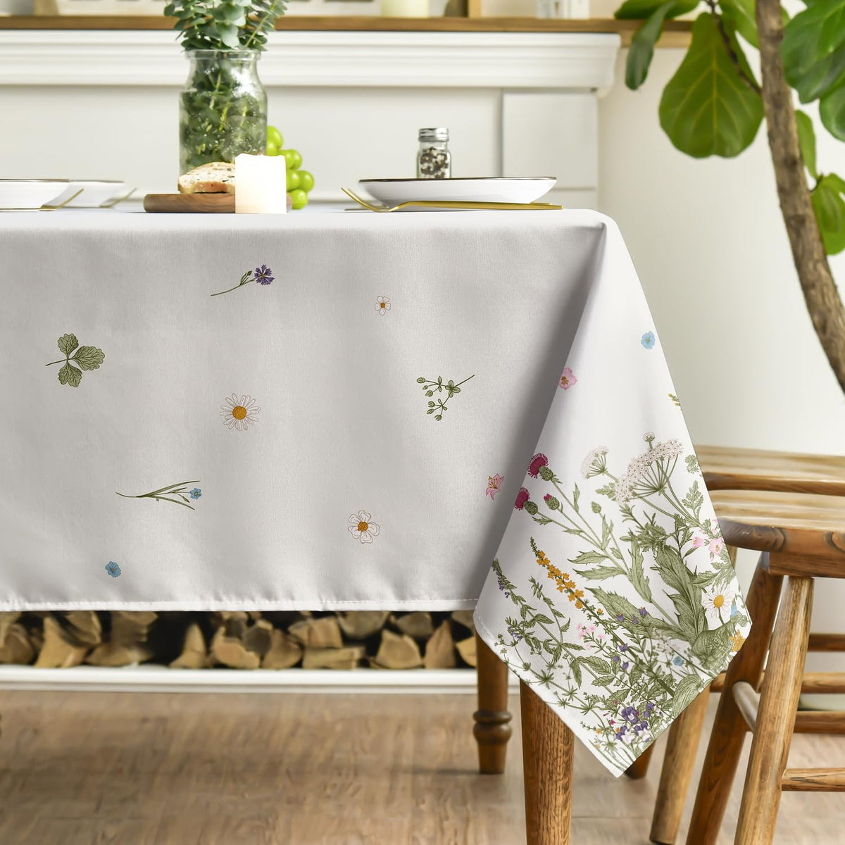 Horaldaily tablecloth folded with visible stitched-edge detail