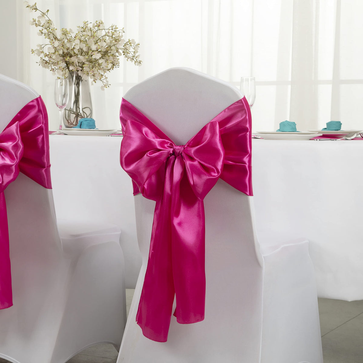 Horbaunal wedding table décor with hot pink runners creates festive ambience