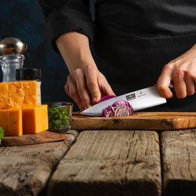 HOSHANHO knife delivers precise, safe cuts with balanced bolster