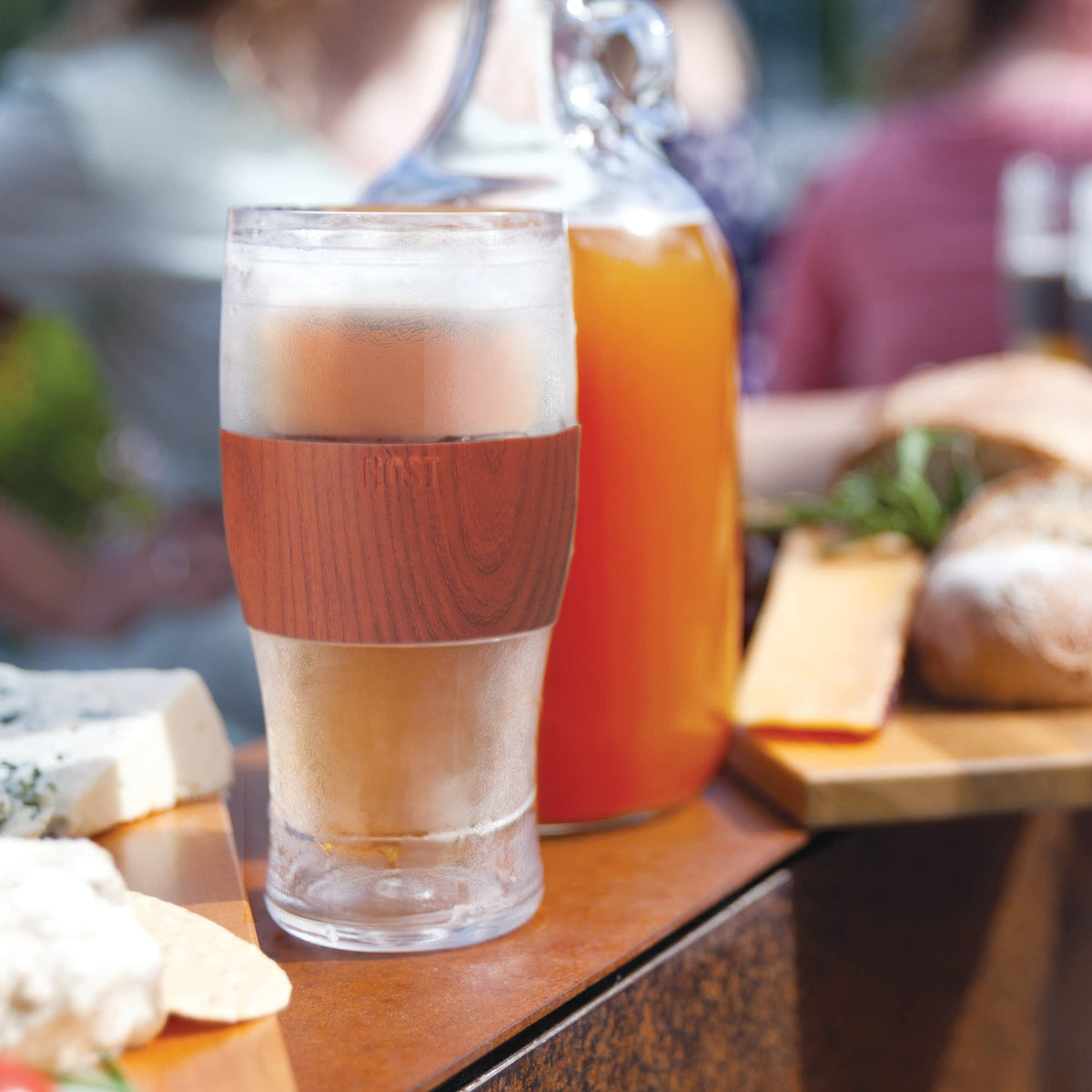 Host Freeze BPA-free plastic construction for safe daily use.