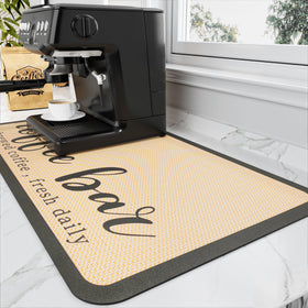 HotLive coffee mat absorption close-up demonstrates fast spill uptake for tidy counters.