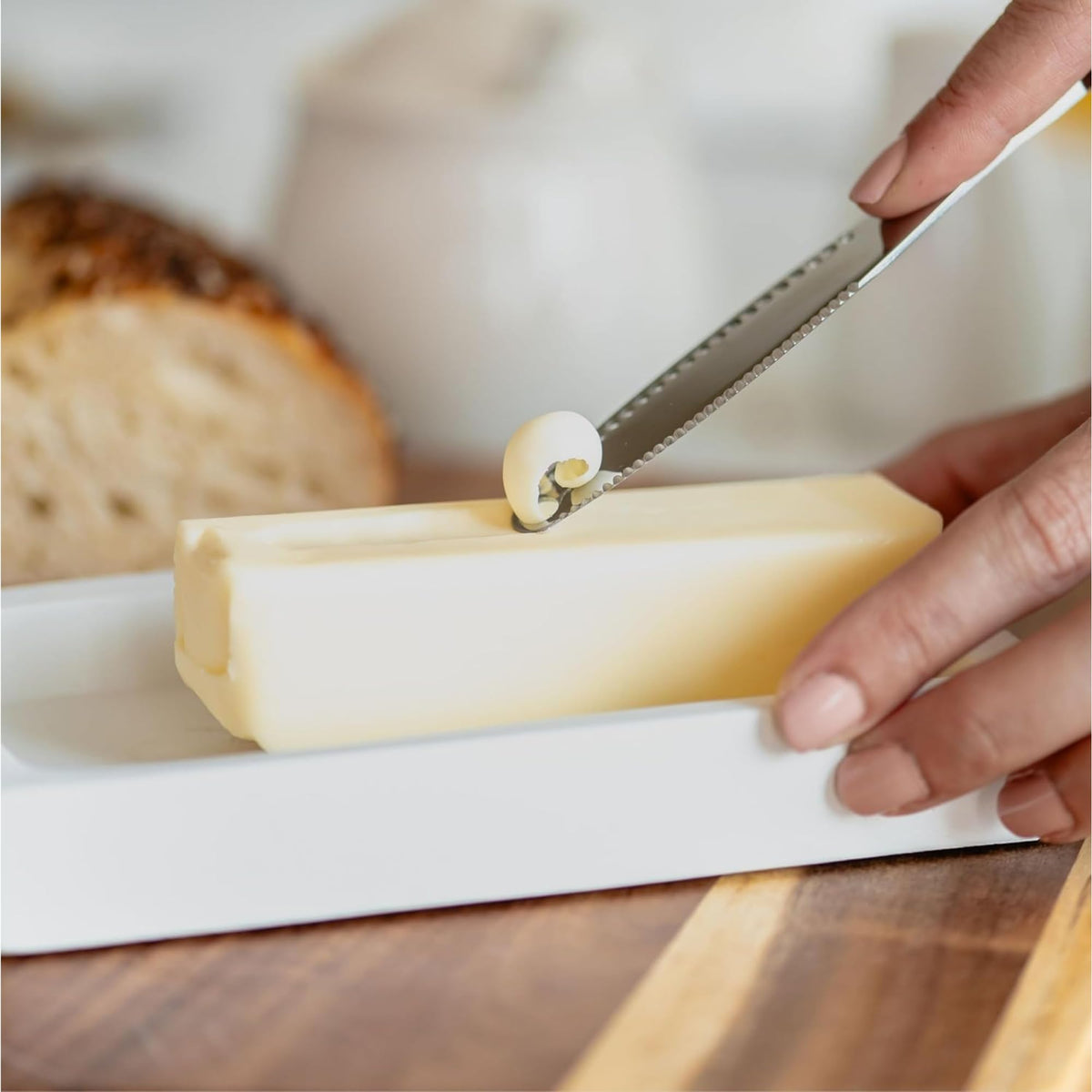 Ergonomic handle of Houseify Ready Butter Knife for comfortable control