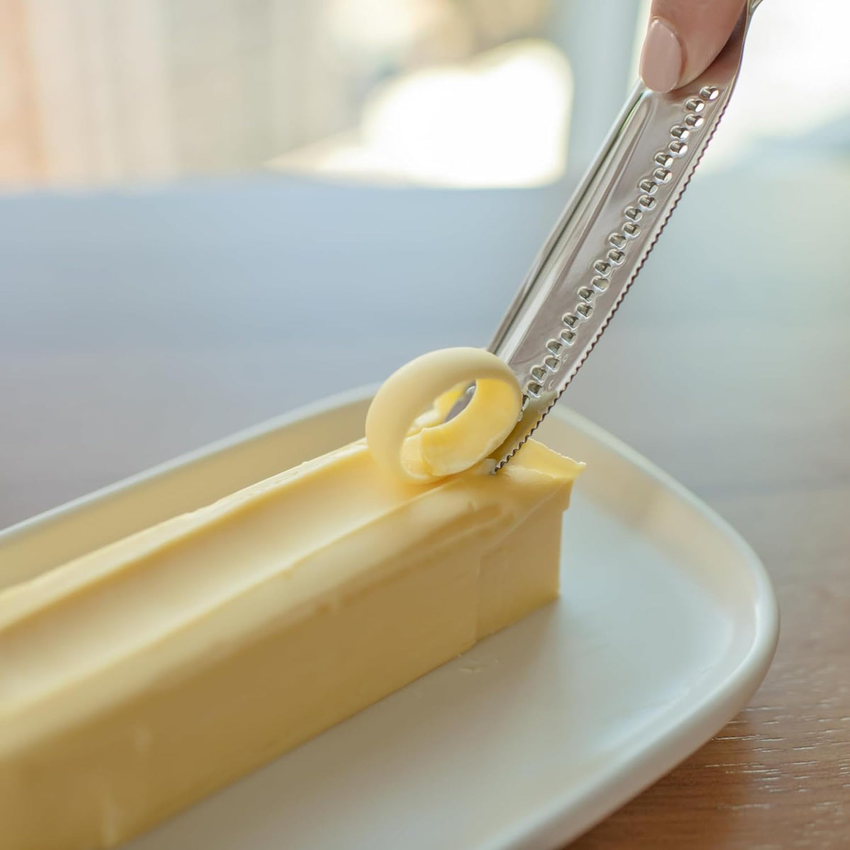 Houseify READY BUTTER PRO knife with ergonomic handle for comfortable, precise control.
