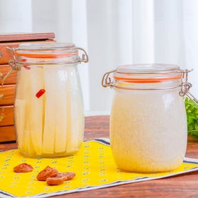 Hovico dishwasher-safe glass jar simplifies cleaning.