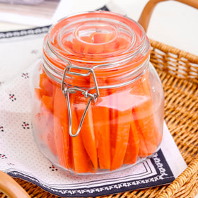 Hovico transparent glass allows quick ingredient checks.