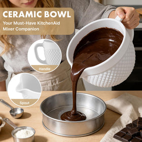 Hozodo bowl has a built-in pour spout for precise transfers