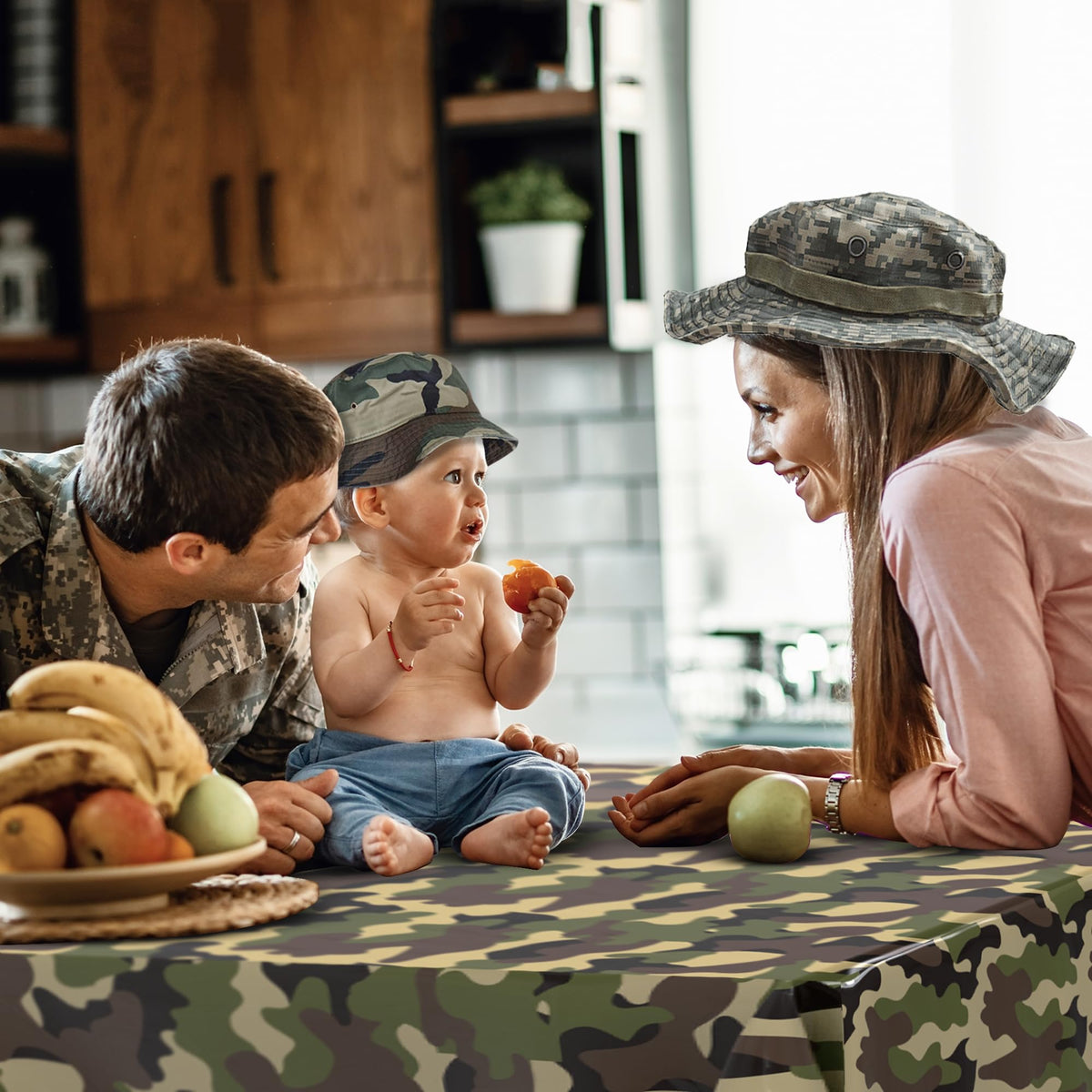 HSGUS waterproof, wrinkle-resistant camo tablecloth ideal for outdoor gatherings.